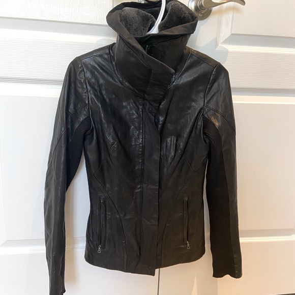 Genuine Leather with Faux fur cowl neck - Picture 3 of 5